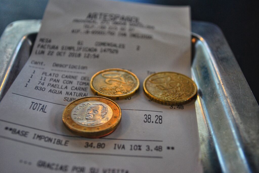 How to give a tip in Germany? Gratuity is not expected GermanGlobe